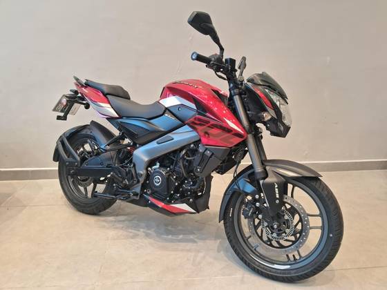 BAJAJ DOMINAR 200 